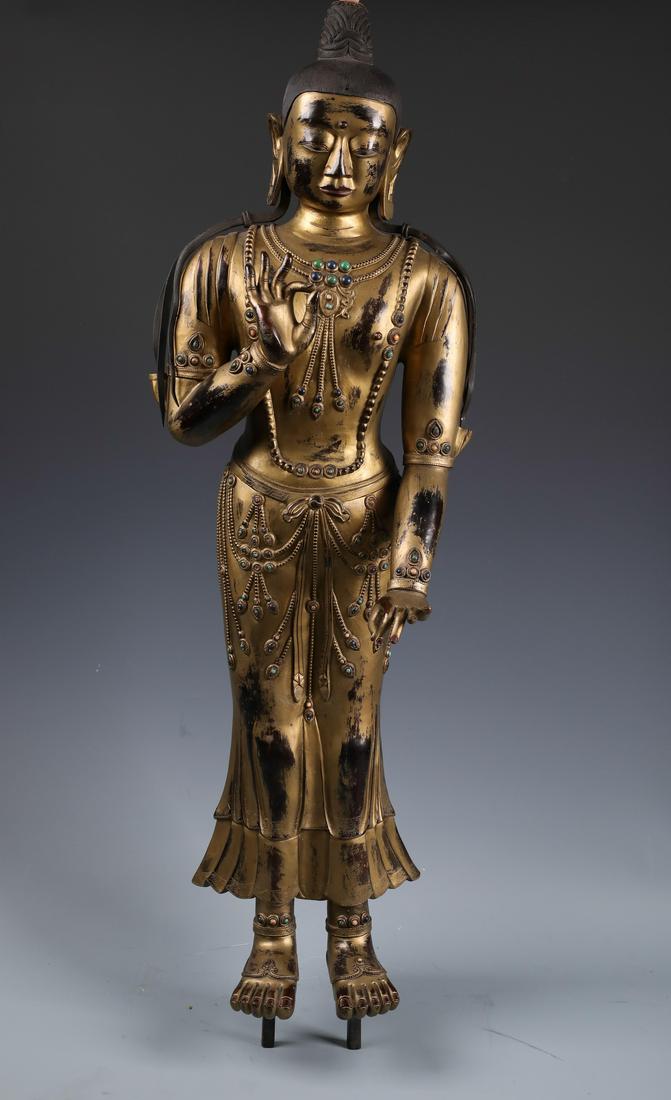 A Large Chinese Gilt Bronze Figure of Padmapani (1 of 12)