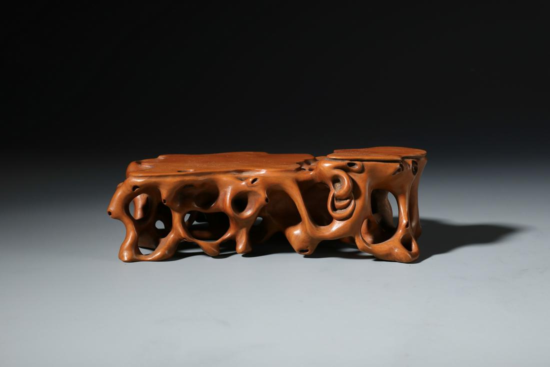 A Fine Chinese Carved Boxwood Open-work Stand: A Fine Chinese Carved Boxwood Open-work Stand H:5CM L:15.5CM W:8CM