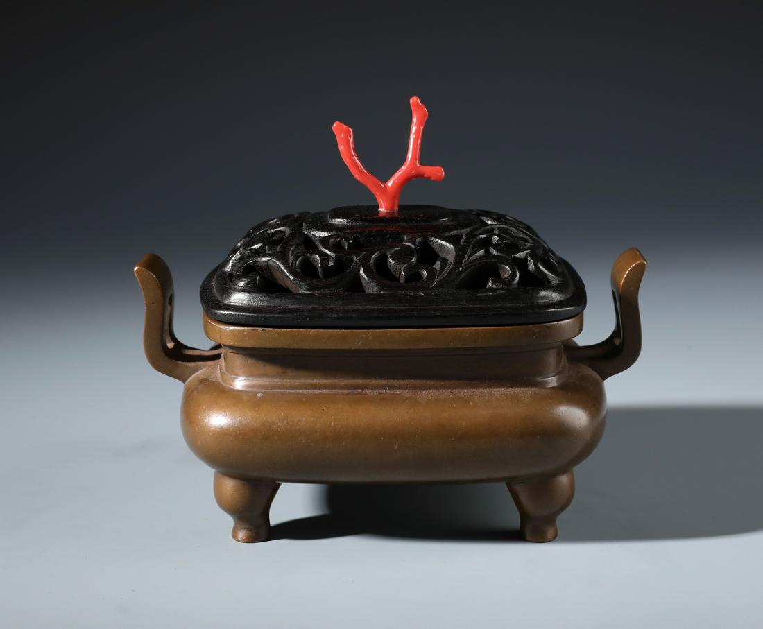 A Fine Chinese Carved Bronze Rectangluar Censer (1 of 10)