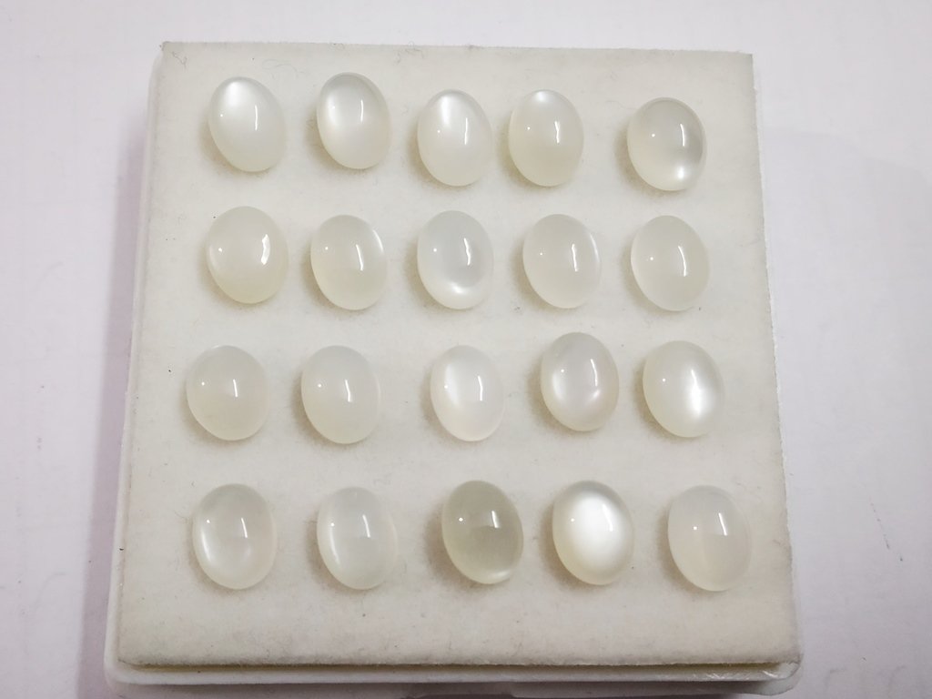 42.60 ct Natural Oval White Moonstone Lot: Natural Oval White Moonstone Lot~~MM Size 9 x 7 ~~50 % Combine Shipping Discount