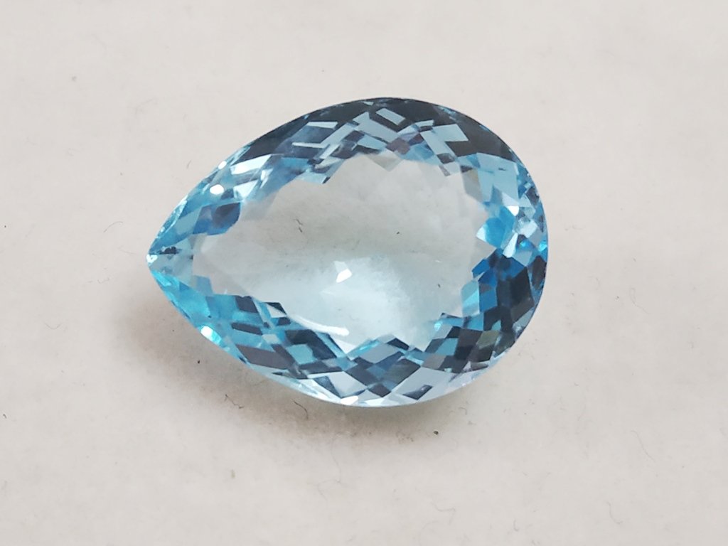 11.49 ct Natural Pear Cut Blue Topaz: Natural Pear Cut Blue Topaz~~MM Size 15 x 12 x 7~~50 % Combine Shipping Discount