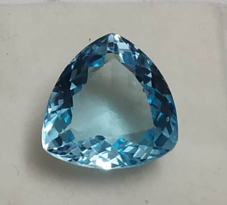 9.68 ct Natural Trillion Cut Blue Topaz: Natural Trillion Cut Blue Topaz~~13 x 13 x 7~~
