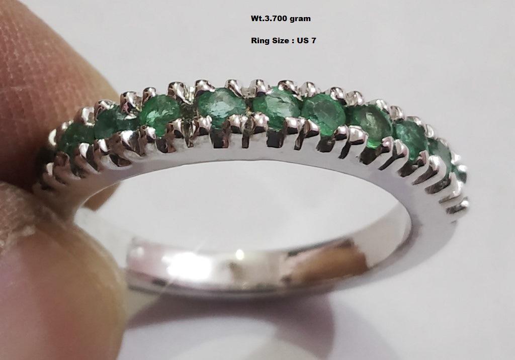 925 Sterling Silver Band with Natural Emerald: Wt : 3.700 gram Ring Size : US 7