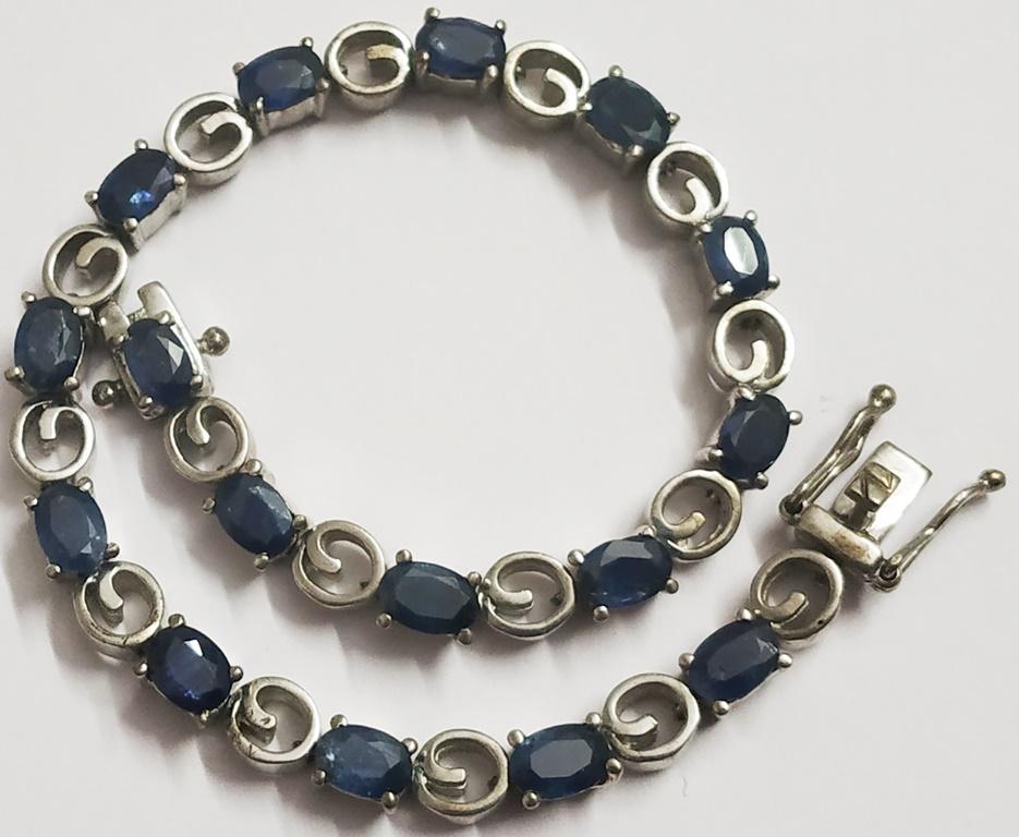 925 Sterling Silver Bracelet with Blue Sapphire: Wt. 16.500 gram Size : L : 8 Inches : B : 4 mm