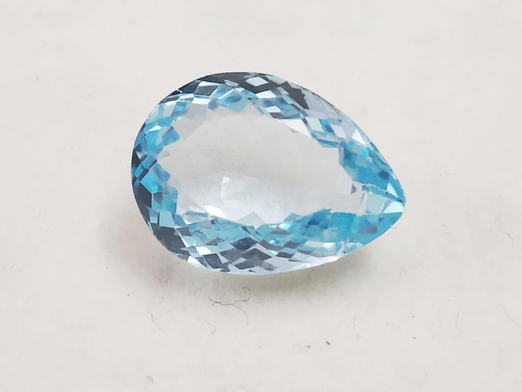 6.57 ct Natural Pear Cut Blue Topaz: Natural Pear Cut Blue Topaz~~MM Size 14 x 10 x 6~~