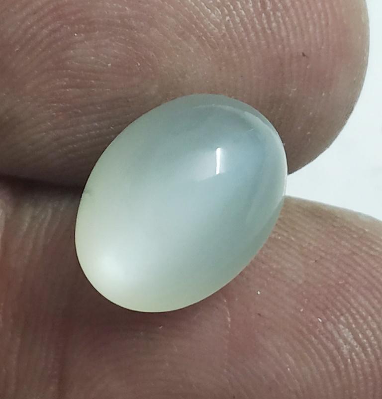 6.74 ct Oval Cabochon Natural Cat's eye Moonstone: MM SIZE = 12.39 x 9.50 x 7.67