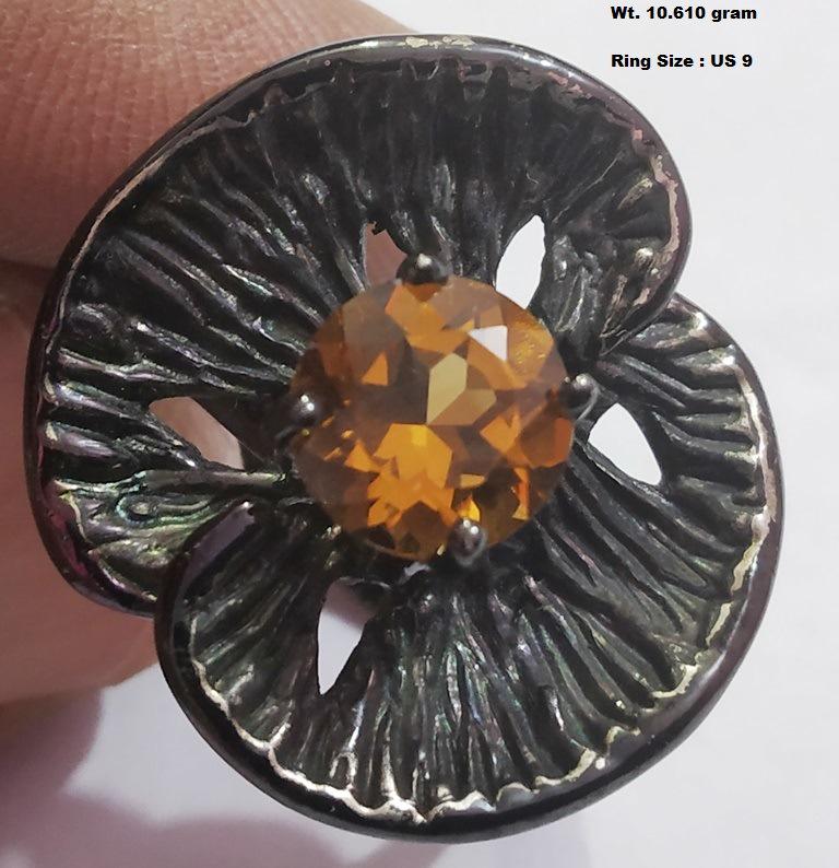 925 Sterling Silver Ring with Natural Citrine: Wt : 10.610 gram Ring Size : US 9