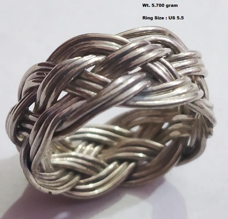 925 Sterling Silver Rope Style Ring: Wt : 5.700 gram Ring Size : US 5.5
