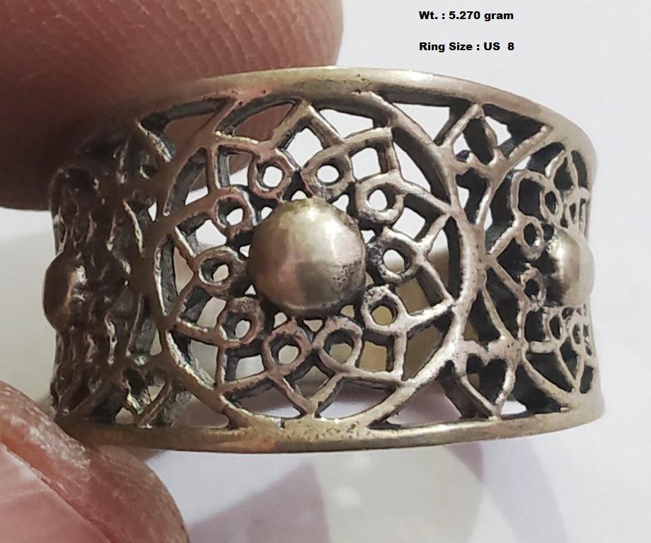 925 Sterling Silver Filigree Style Ring: Wt : 5.270 gram Ring Size : US 8
