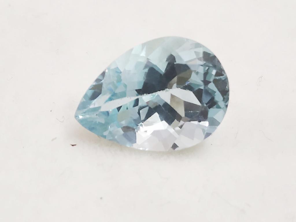 5.71 ct Natural Pear Cut Blue Topaz: Natural Pear Cut Blue Topaz~~MM Size 14 x 10 x 5~~