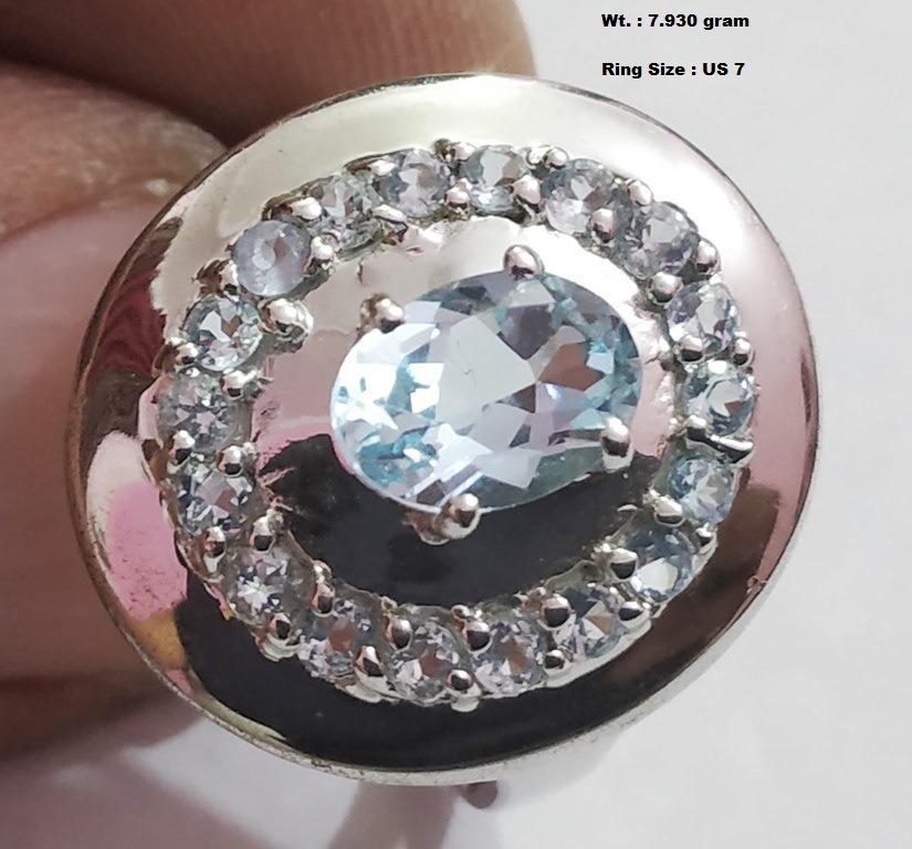 925 Sterling Silver Ring with Natural Blue Topaz: Wt : 7.930 gram Ring Size : US 7