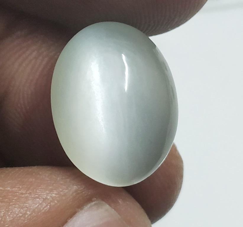15.75 ct Oval Cabochon Natural Cat's eye Moonstone: MM SIZE = 17.09 x 12.81 x 9.91