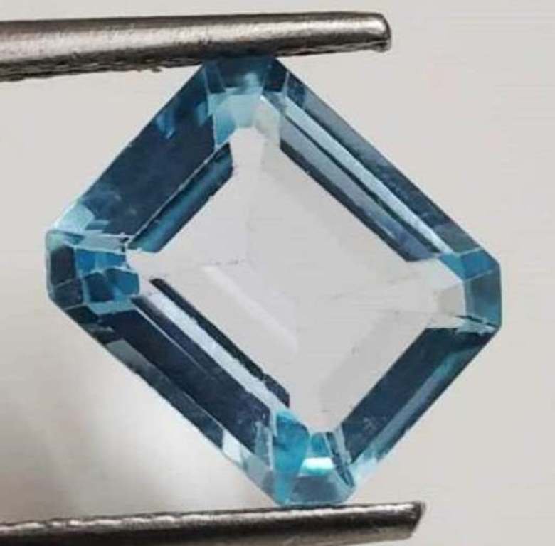 5.17 Ct Emerald Cut Natural Blue Topaz: MM SIZE = 11.11. X 9.14 X 5.09