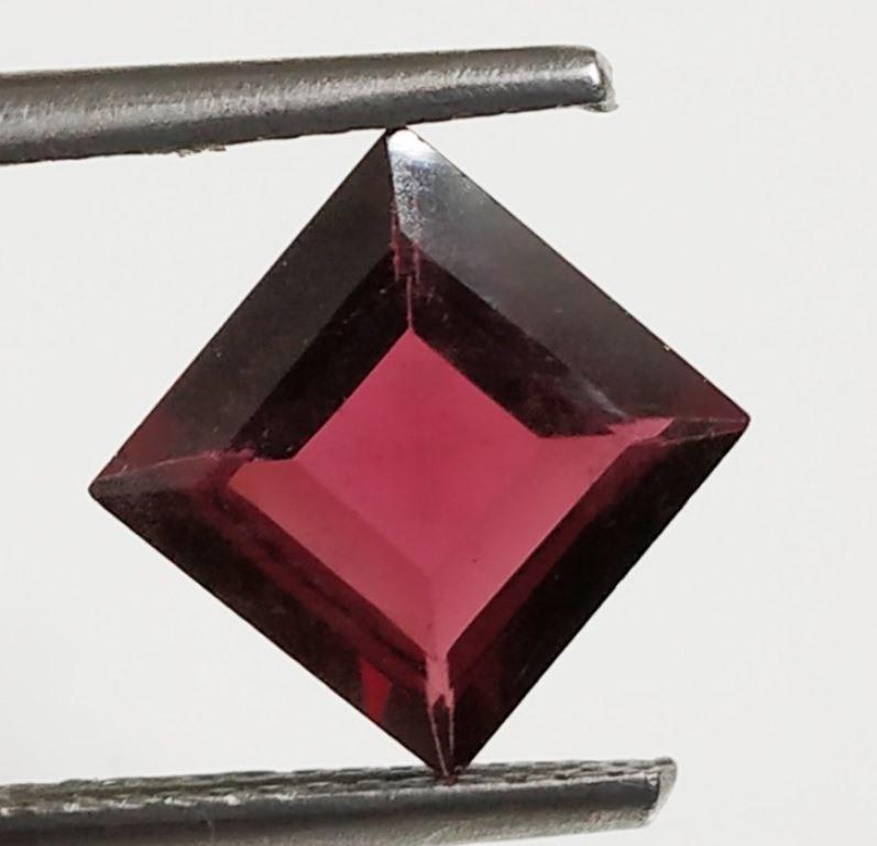 2.12 Ct Princess Cut Natural Hessonite Garnet: MM SIZE = 7.66 X 7.48 X 3.42