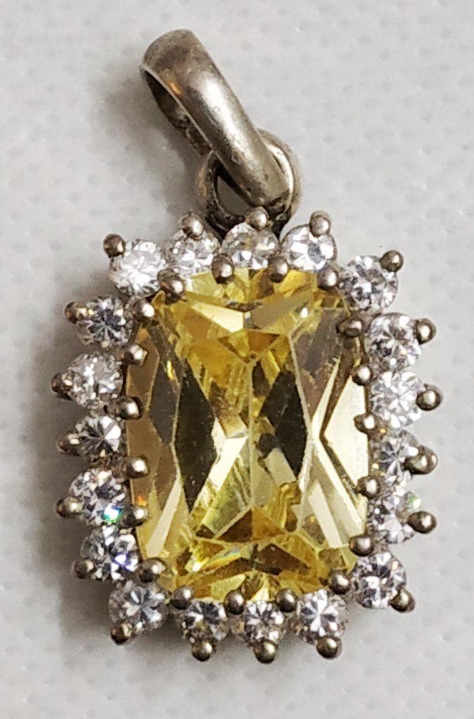 925 Sterling Silver Pendant with Yellow Quartz: Wt. 8.300 gram MM Size : 29 x 16