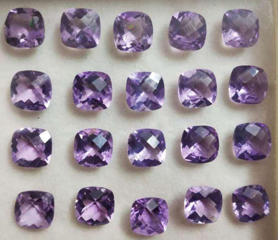 10.17 ct Cushion Cut Amethyst Lot: MM SIZE = 5 X 5 X 3 = 20 Pcs