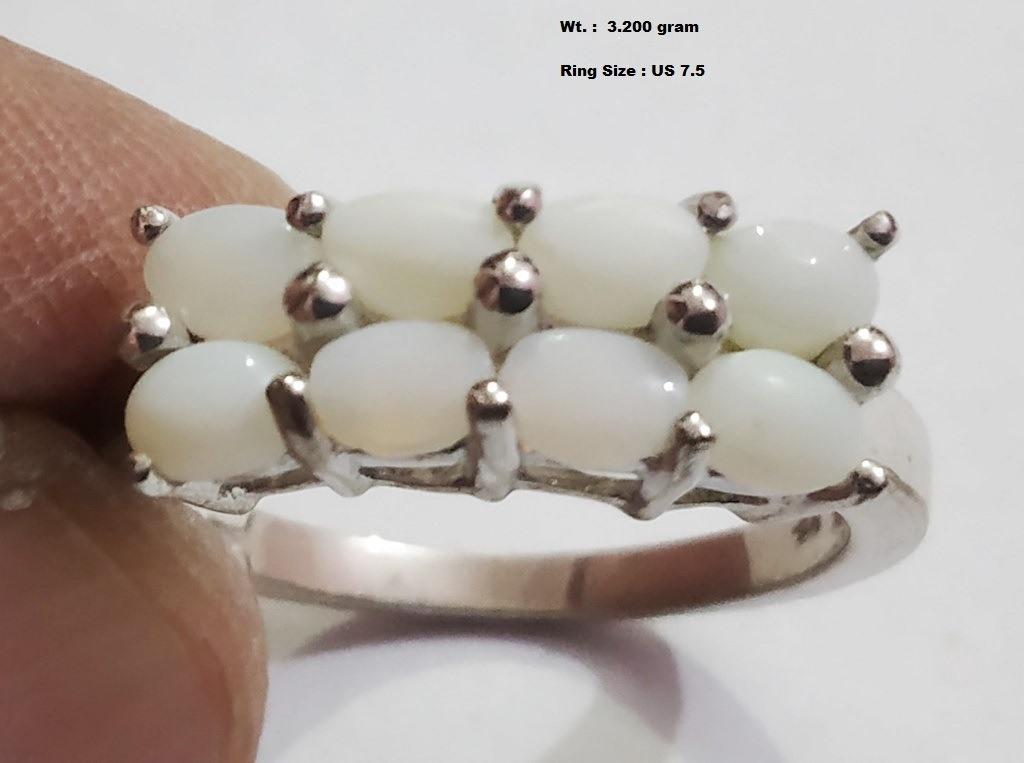 925 Sterling Silver Ring with Natural Opal: Wt : 3.200 gram Ring Size : US 7.5
