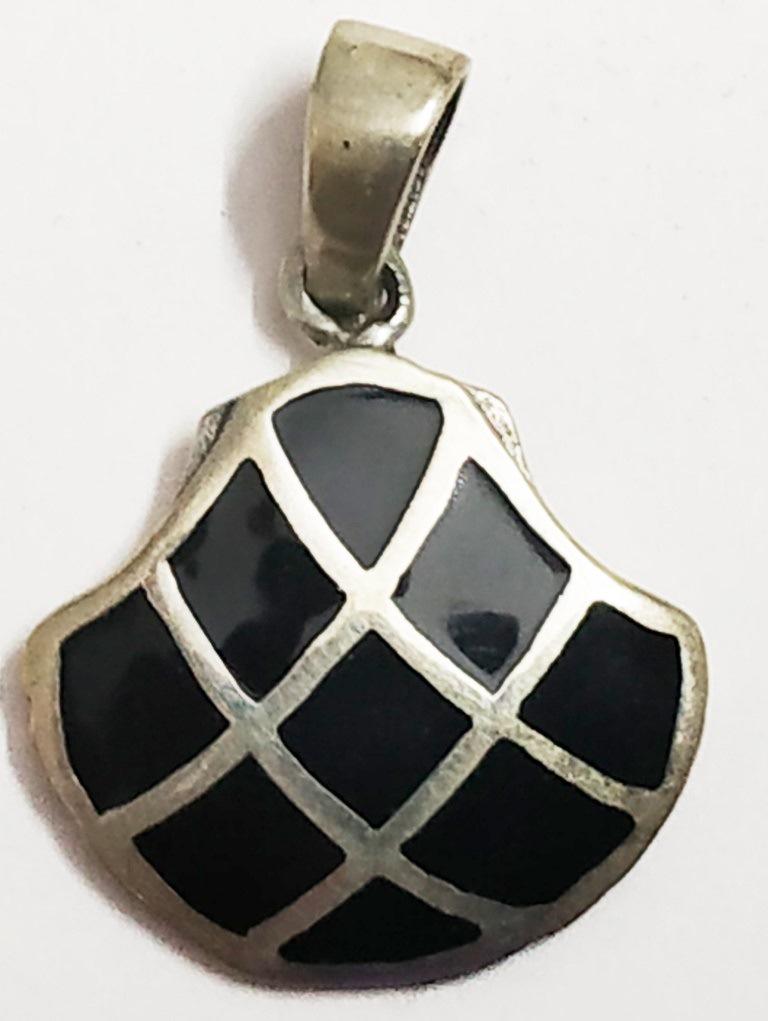 925 Sterling Silver Enamel Pendant: Wt. 1.500 gram MM Size : 22 x 15