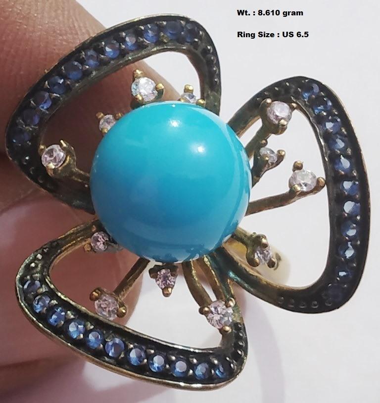 Beautiful Round Turquoise Ring in Sterling Silver: Wt : 8.610 gram Ring Size : US 6.5