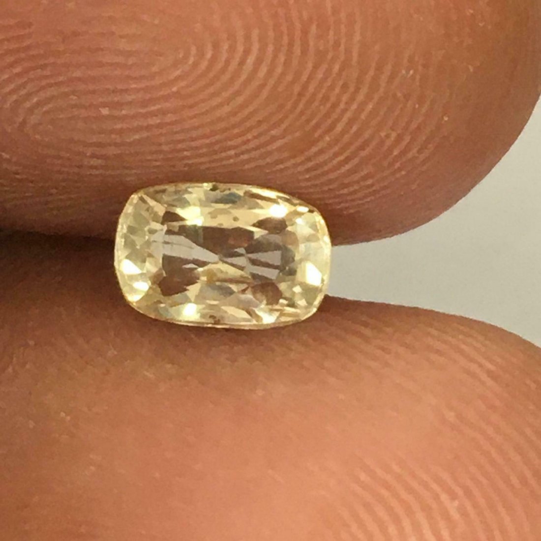1.07 CTS Natural unheated yellow sapphire (1 of 6)
