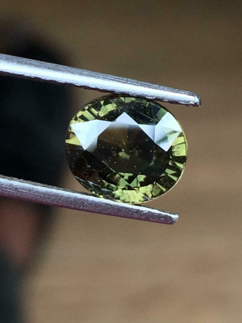 2.58 CTS | Natural Unheated Green Sapphire (1 of 5)