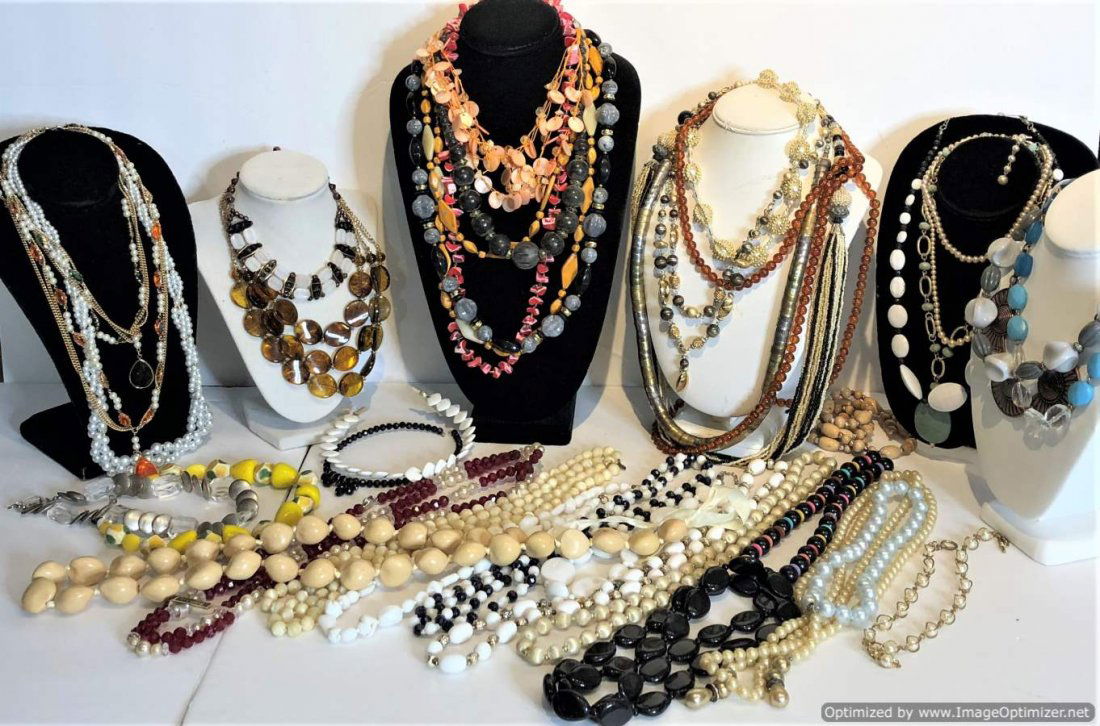 Grouping of Assorted Estate Costume Jewelry 40 Pieces (1 of 7)
