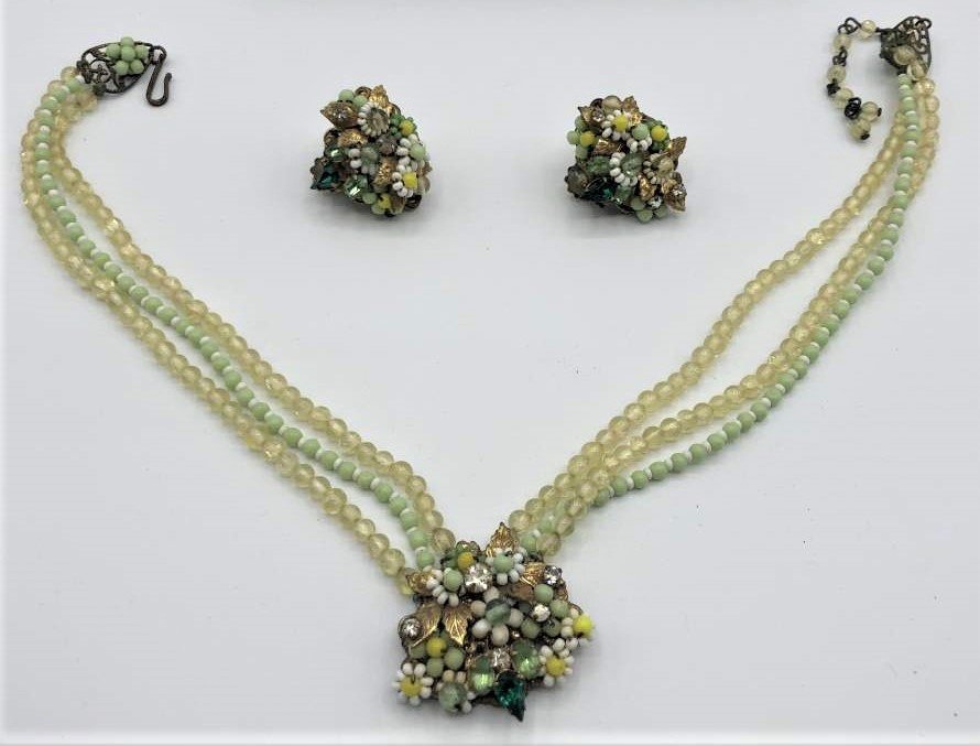 ROBERT Vintage Costume Jewelry Necklace Earrings Set (1 of 6)
