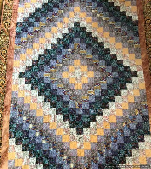 Crib Quilt - Clean - Log Cabin Pattern, Paisley Border. (1 of 5)