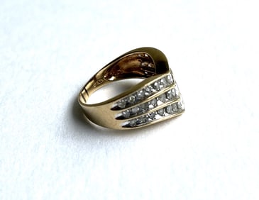 10K GOLD with 3 ROWS of DIAMONDS [39 Diamonds] Cocktail Ring Size 7.5, 2.7 dwt, 7/8 in. x 1/2 in.