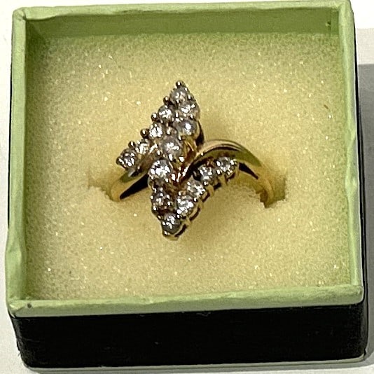 14K GOLD Approx. 15 DIAMONDS Ring Size 5.75 , 2.6 dwt: 14K GOLD Approx. 15 DIAMONDS Ring Size 5.75 , 2.6 dwt