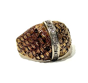 marked 750 [18K GOLD] with 5 DIAMONDS Basket Weave Ring Size 6.25 , 3/4 in. x 5/8 in.