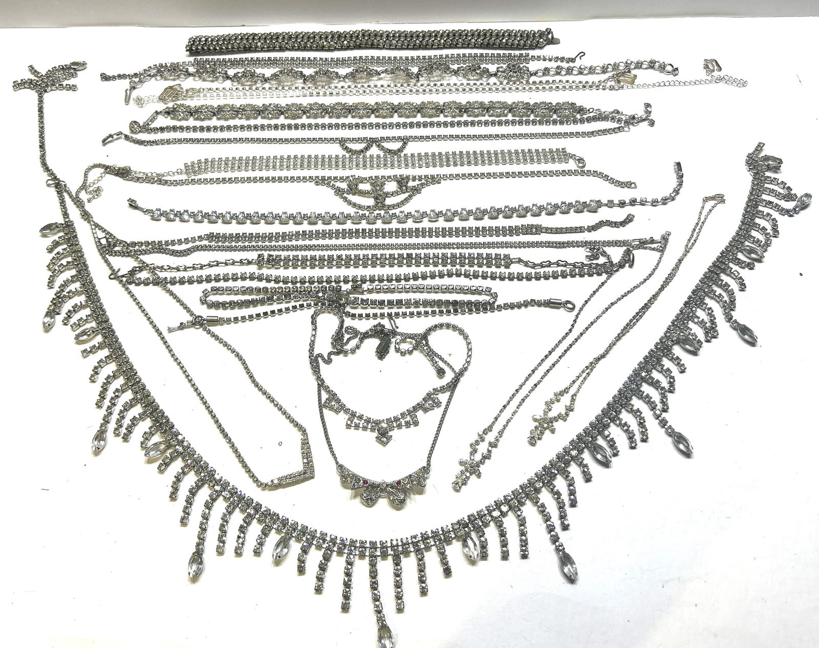 23 Pieces Estate Lot of Vintage Rhinestone Jewelry 22 Assorted Necklaces and 1 Belt / Scarf (1 of 7)