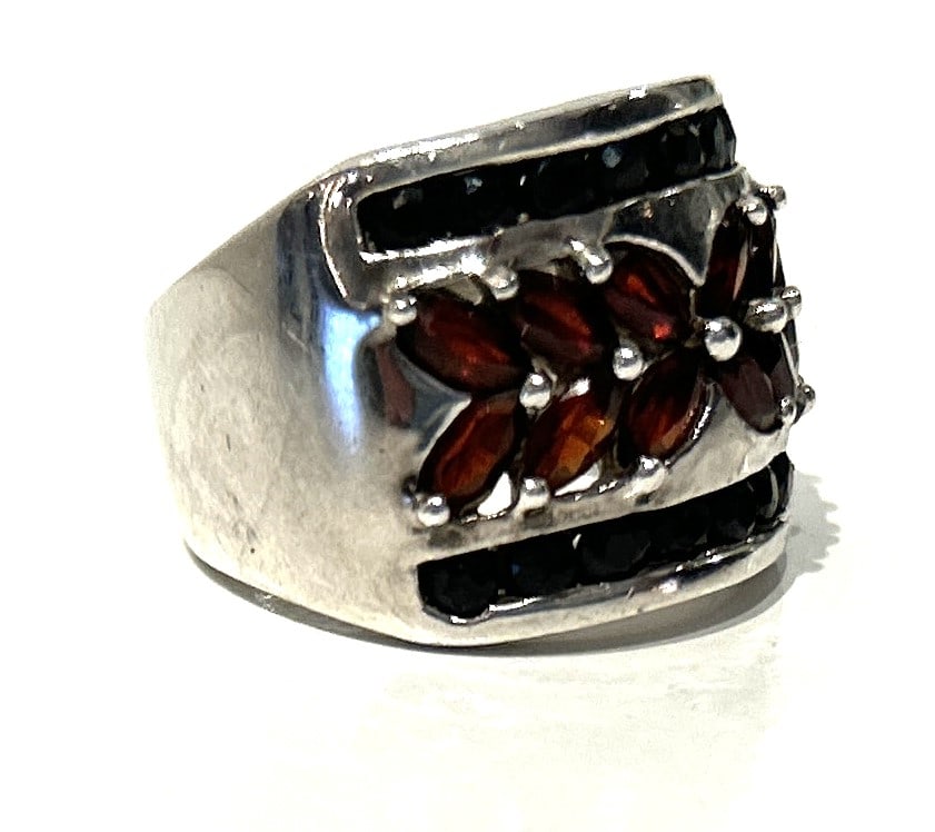 .925 Sterling Silver 12 Garnets and 16 Blue Sapphires Ring Size 7 , 7/8 in. x 5/8 in. (1 of 4)