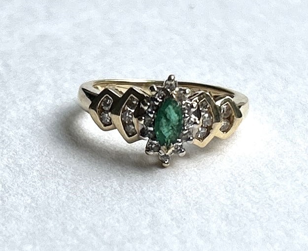 14K GOLD Emerald and Diamond Ring Size 6, 2.3 dwt, size 3/4 in. x 1/2 in. (1 of 7)
