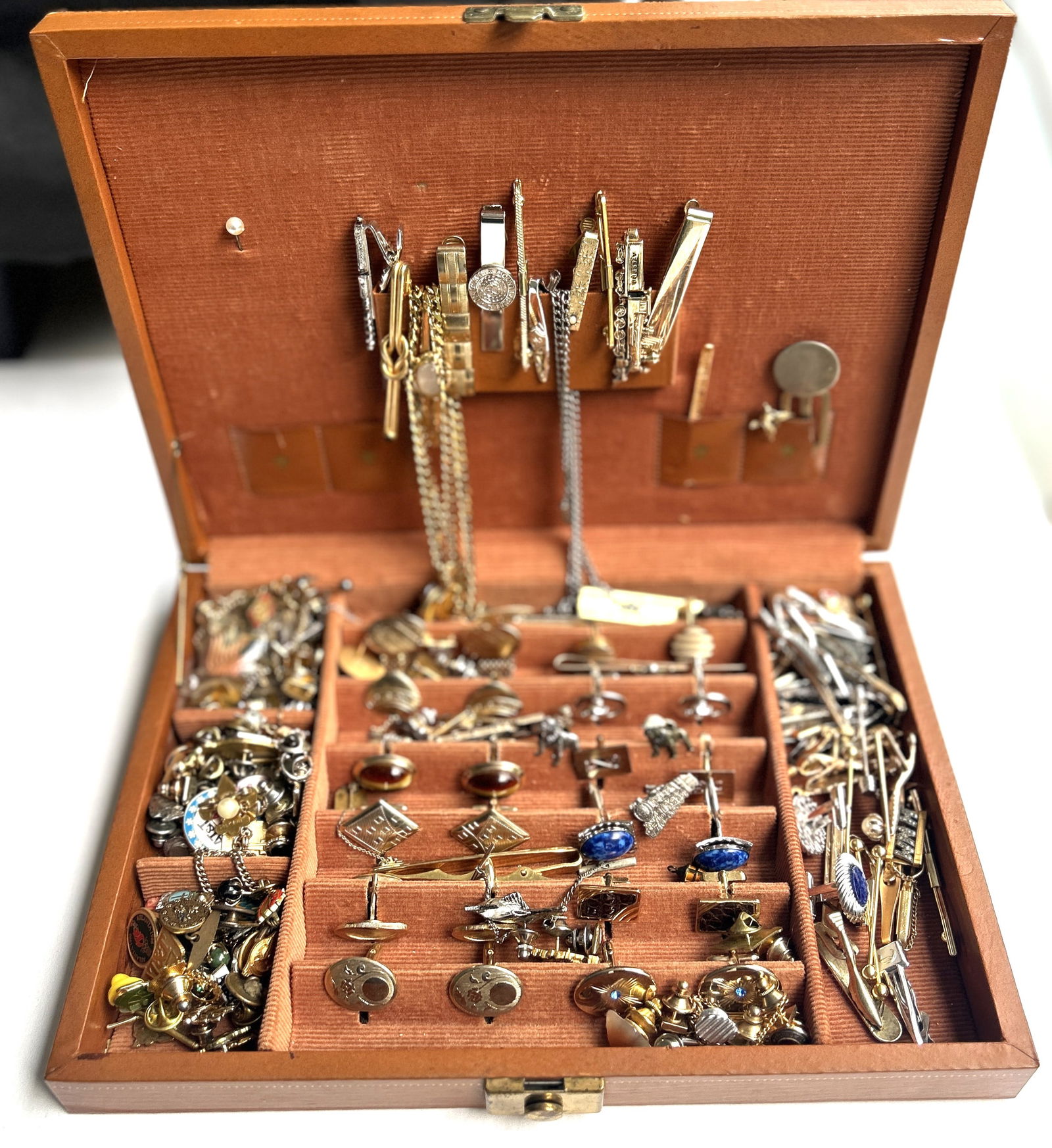 MEN'S JEWELRY Large Estate Grouping of Cuff Links, Tie Clasps LOADED BOX 100+ Pieces (1 of 8)