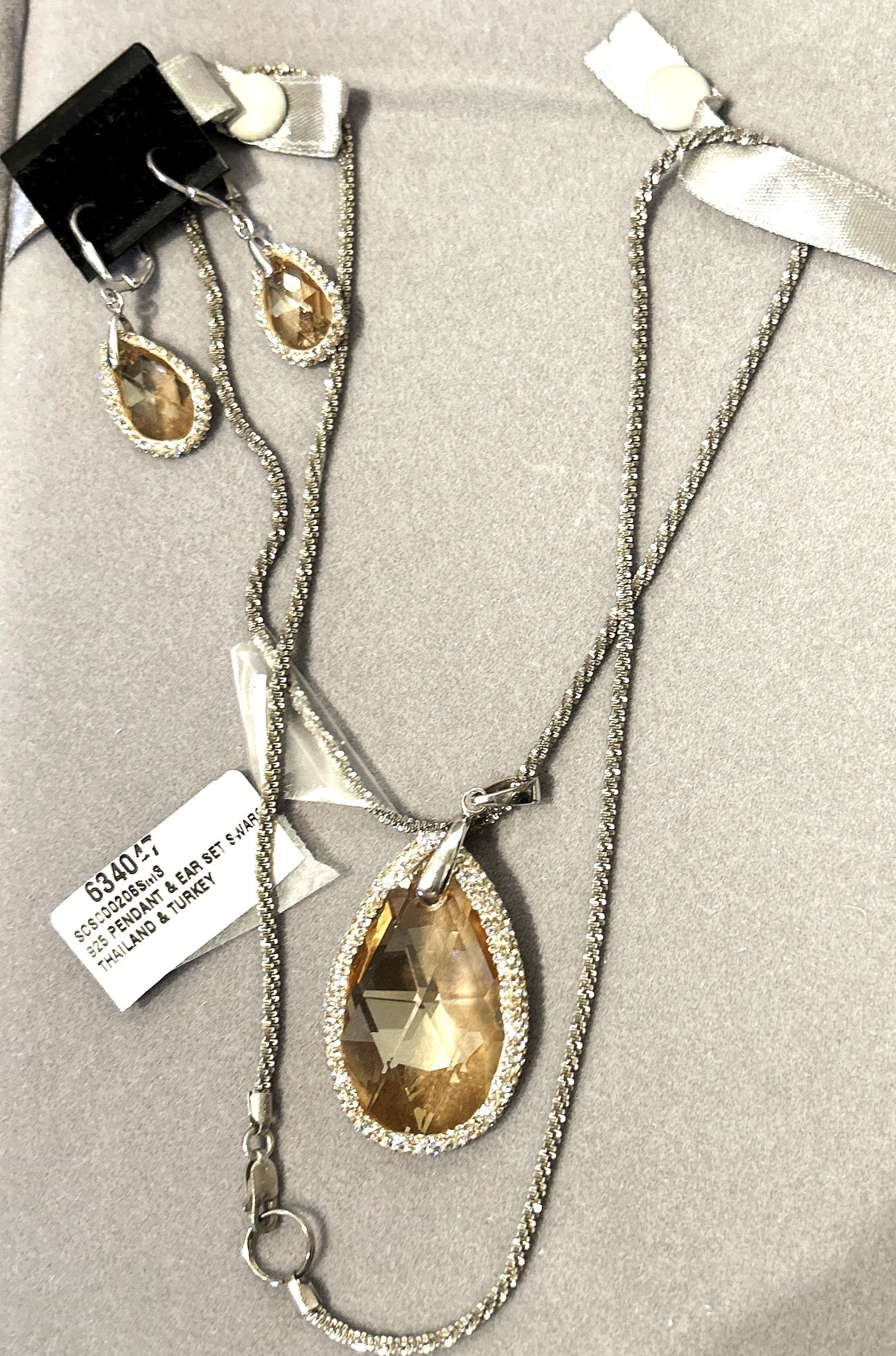 Swavorski .925 Sterling Silver Necklace Set with Matching Drop Earrings in Box: Swavorski .925 Sterling Silver Necklace Set with Matching Drop Earrings in Box. necklace 24 in. x 2 in. x 1 in.; earrings .925 Sterling 1 1/2 in. x 1 in.; box size 9 in. x 6 1/2 in. x 1 1/2 in.