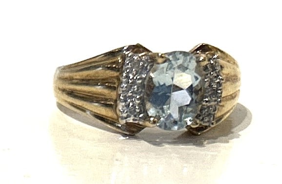 10K GOLD with Aquamarine and Diamonds Cocktail Ring Size 7 , 7/8 in. x 3/8 in.: 10K GOLD with Aquamarine and Diamonds Cocktail Ring Size 7 , 7/8 in. x 3/8 in.