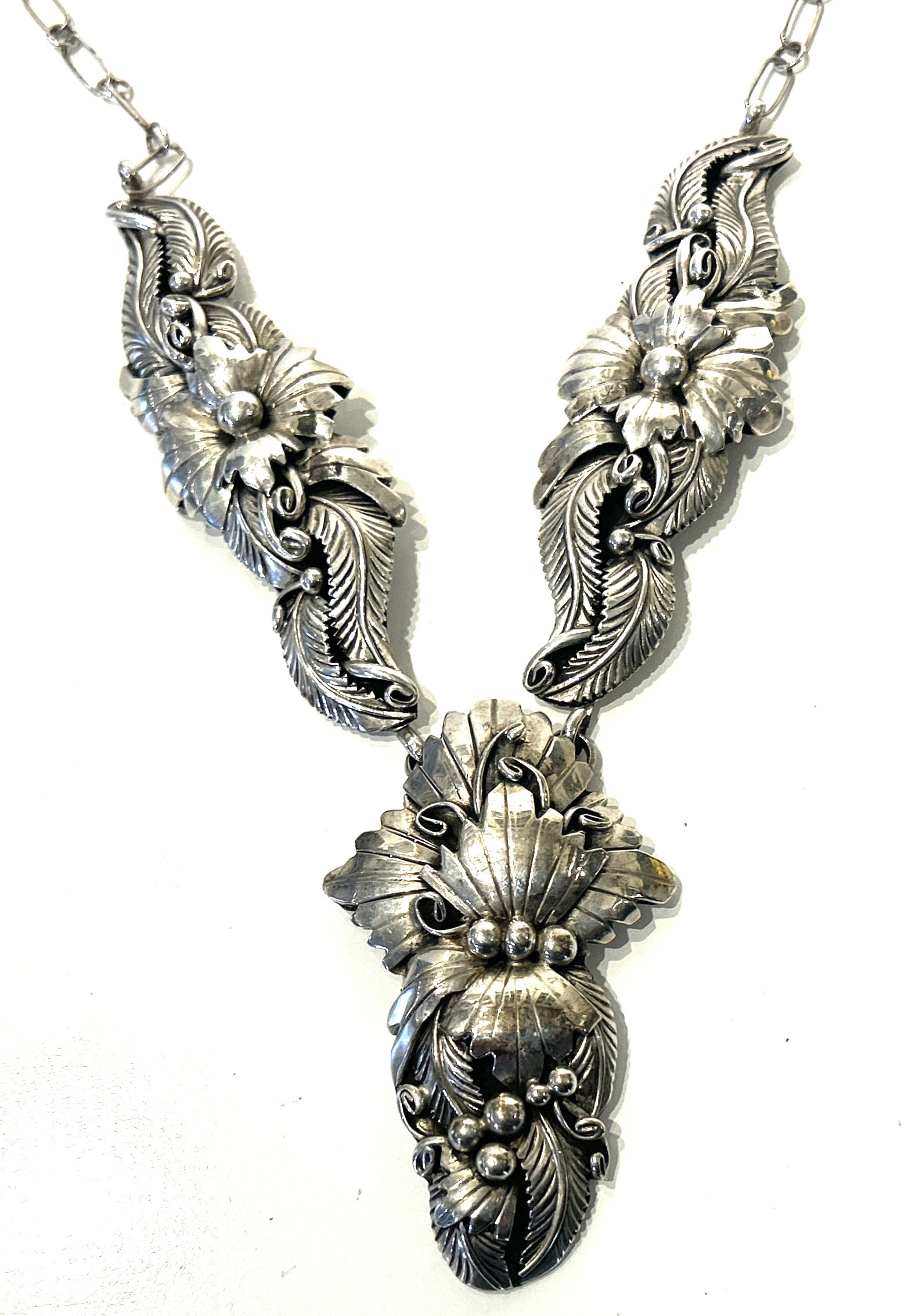 Julie Martinez, Navajo, JJM Sterling Silver Native American Indian Feather Collar 77.4 grams (1 of 8)