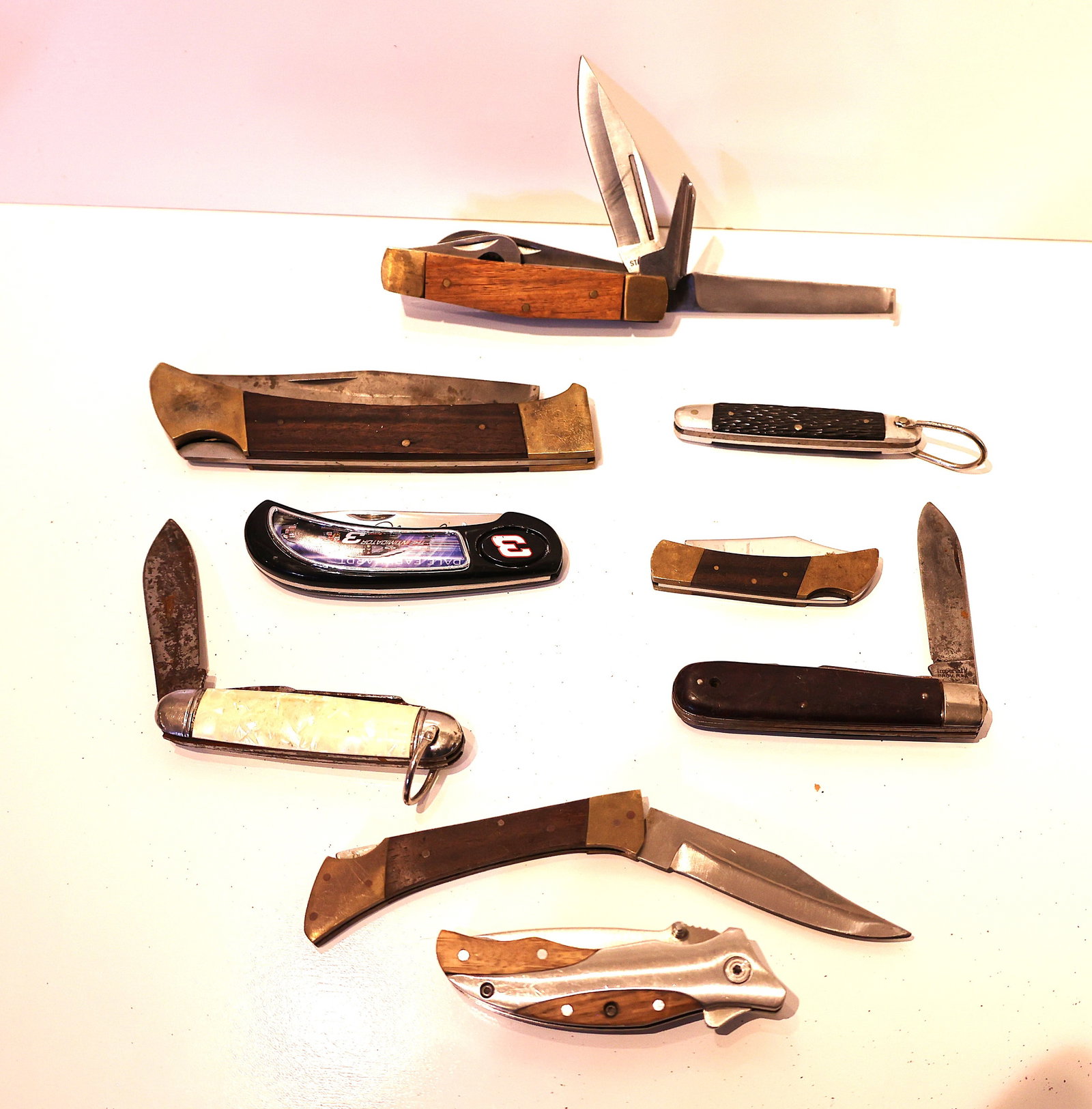 Estate Collection of 9 Assorted Pocket Knives: Dale Earnhardt, Stainless Pakistan, Utica Feather (1 of 2)