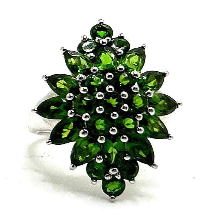 .925 Sterling Silver Emerald Cluster Cocktail Ring Size 6; 7/8 in. x 1 in. (1 of 4)
