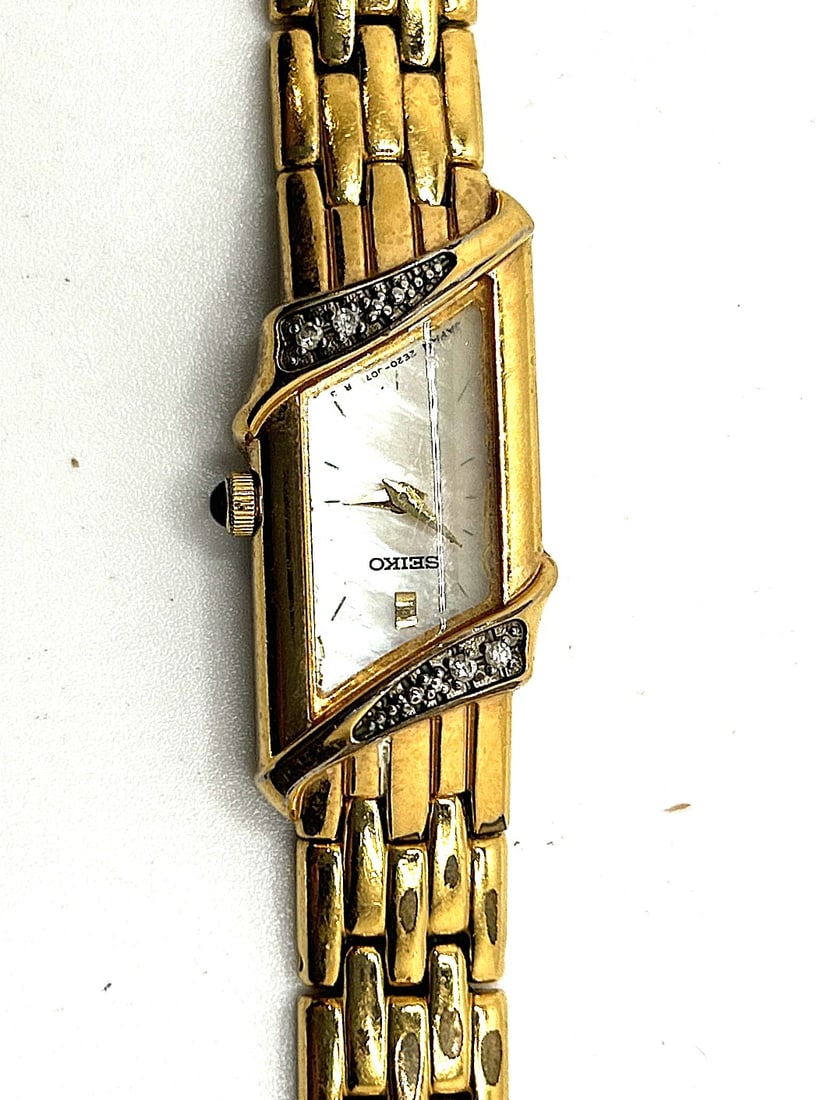 1980's SEIKO Diamonds[4], Gold Tone Ladies Wristwatch Stainless Steel Base Metal, Mov't Japan, #651: 1980's SEIKO Diamonds[4], Gold Tone Ladies Wristwatch Stainless Steel Base Metal, Mov't Japan, #651817. Size 7 in. length, face 1/2 in. x 1 in. ; 4 diamonds