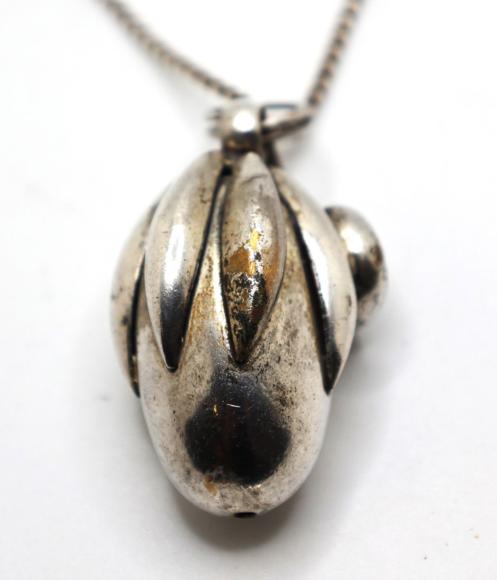 Unsigned George Jensen Style Sterling Silver Acorn Pendant Necklace on .925 Sterling Chain: Unsigned George Jensen Style Sterling Silver Acorn Pendant 2 in. x 1 in. Necklace on .925 Sterling Chain 20 in.