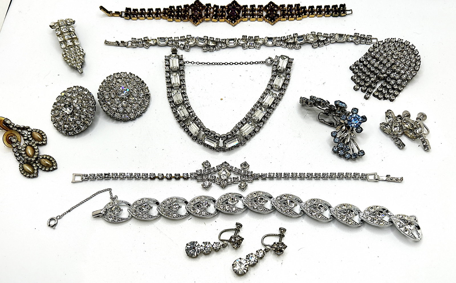 17 Pieces of Estate Vintage Rhinestone Jewelry - Bracelets , Earrings and Pins. SEE PICTURES: 17 Pieces of Estate Vintage Rhinestone Jewelry - Bracelets , Earrings and Pins. SEE PICTURES
