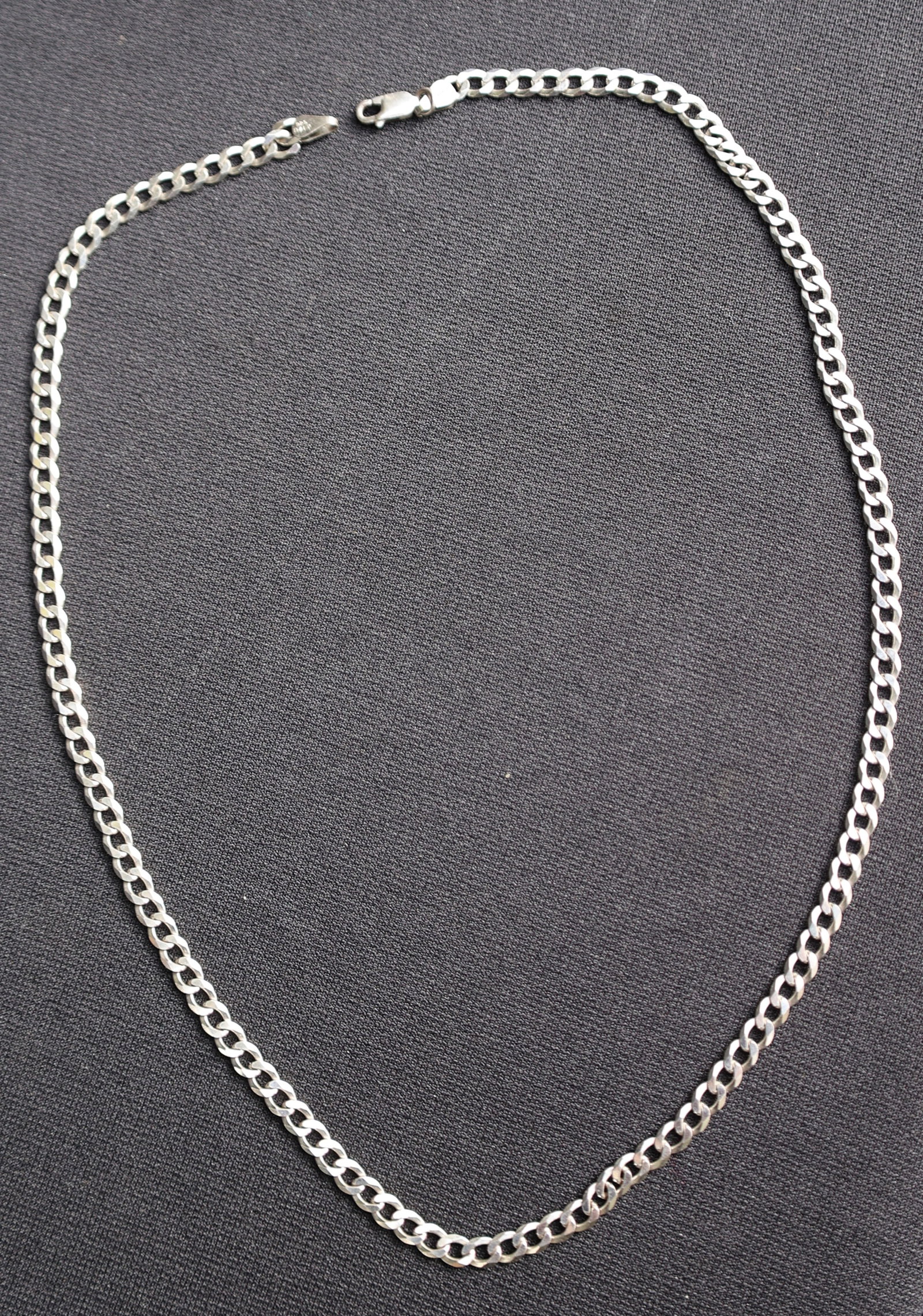 17.79 Grams Sterling Silver Cuban Links Men's Chain 22 inches length x 3/16 in. wide: 17.79 Grams Sterling Silver Cuban Links Men's Chain 22 inches length x 3/16 in. wide