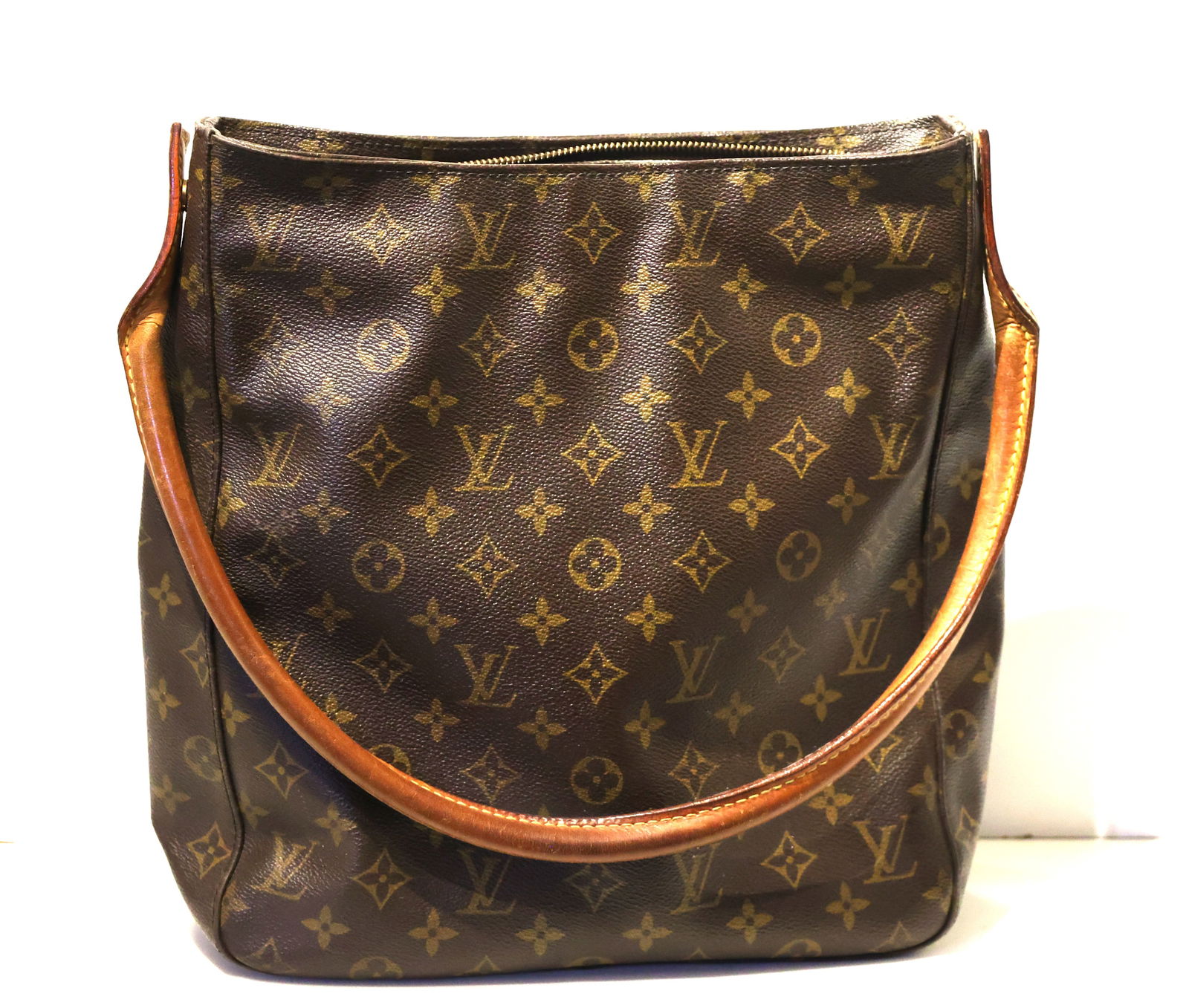 Louis Vuitton Looping GM (Grand Modèle) shoulder bag. Vintage and now discontinued (1 of 17)
