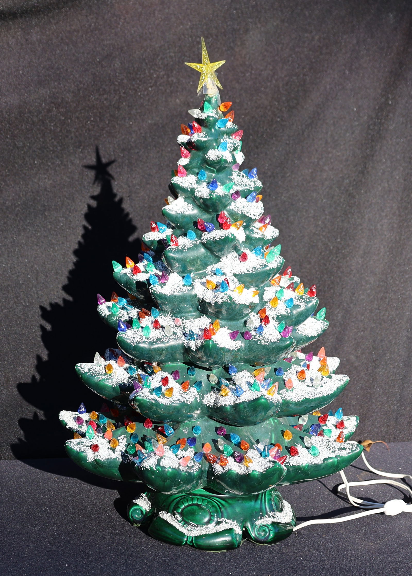 Vintage Large Ceramic Light-Up Christmas Tree 24 Inches Height x 16 Inches Wide, Good Condition (1 of 4)