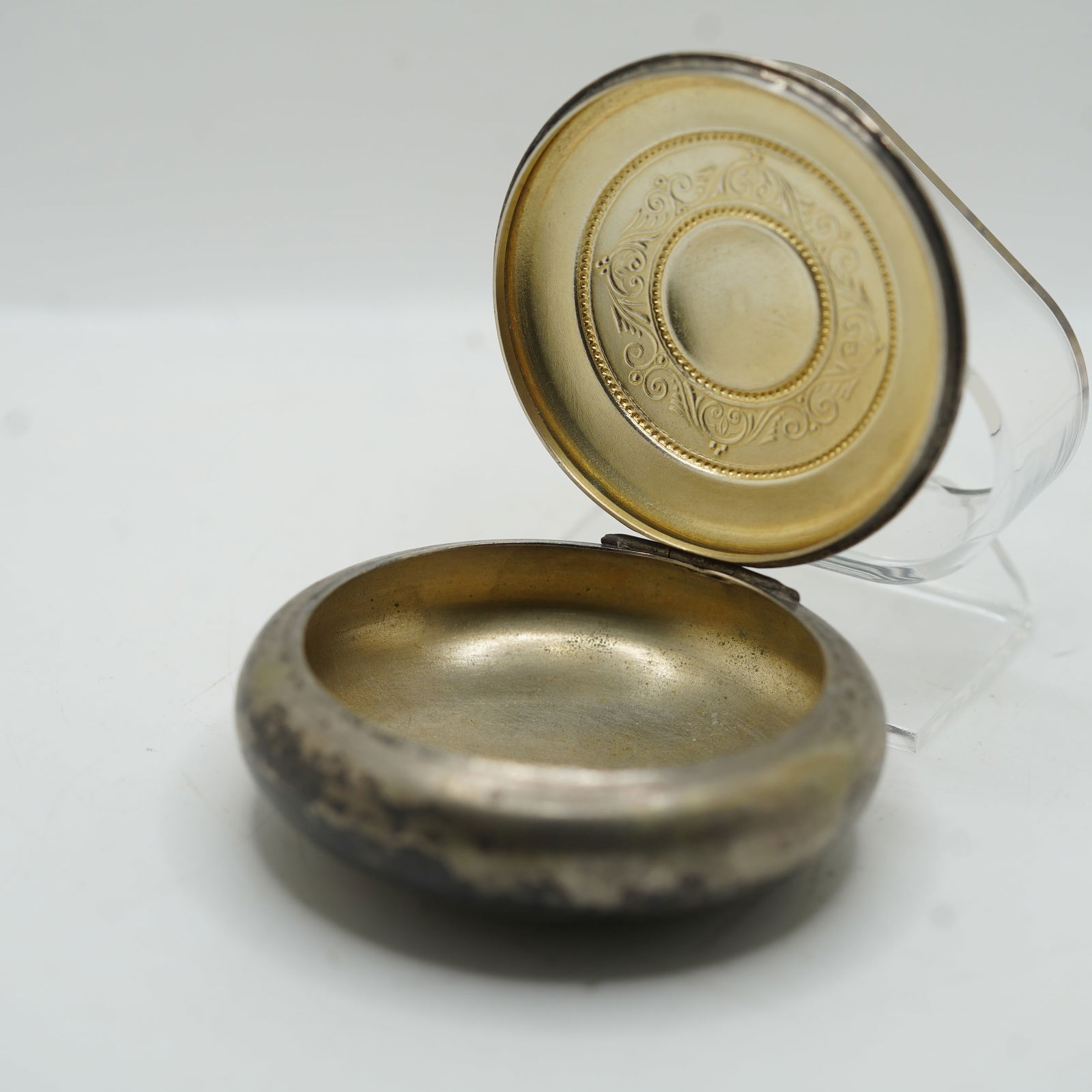 Sterling Silver Round Compact Holder 65/87 Grams (1 of 8)