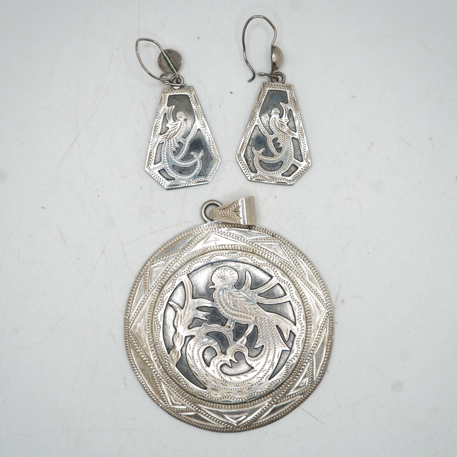 M-900 Silver 3pc Etched Bird Pendant & Earrings (1 of 10)