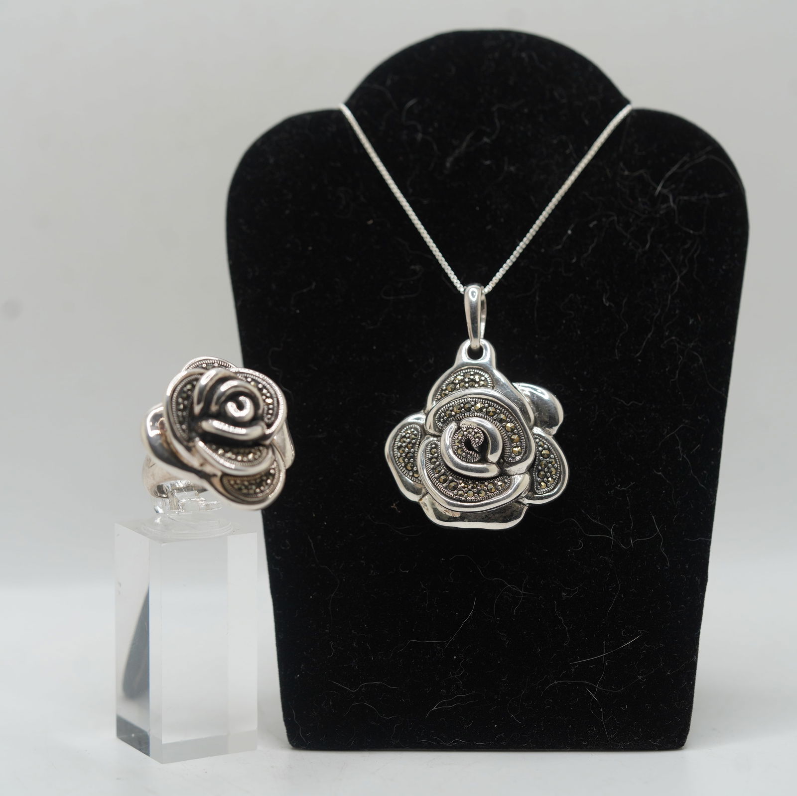 M-925 Rose Bud w/ Marcasites Ring & M-925 24" Chain w/ KA Rose Bud Pendant w /Marcasites (1 of 13)
