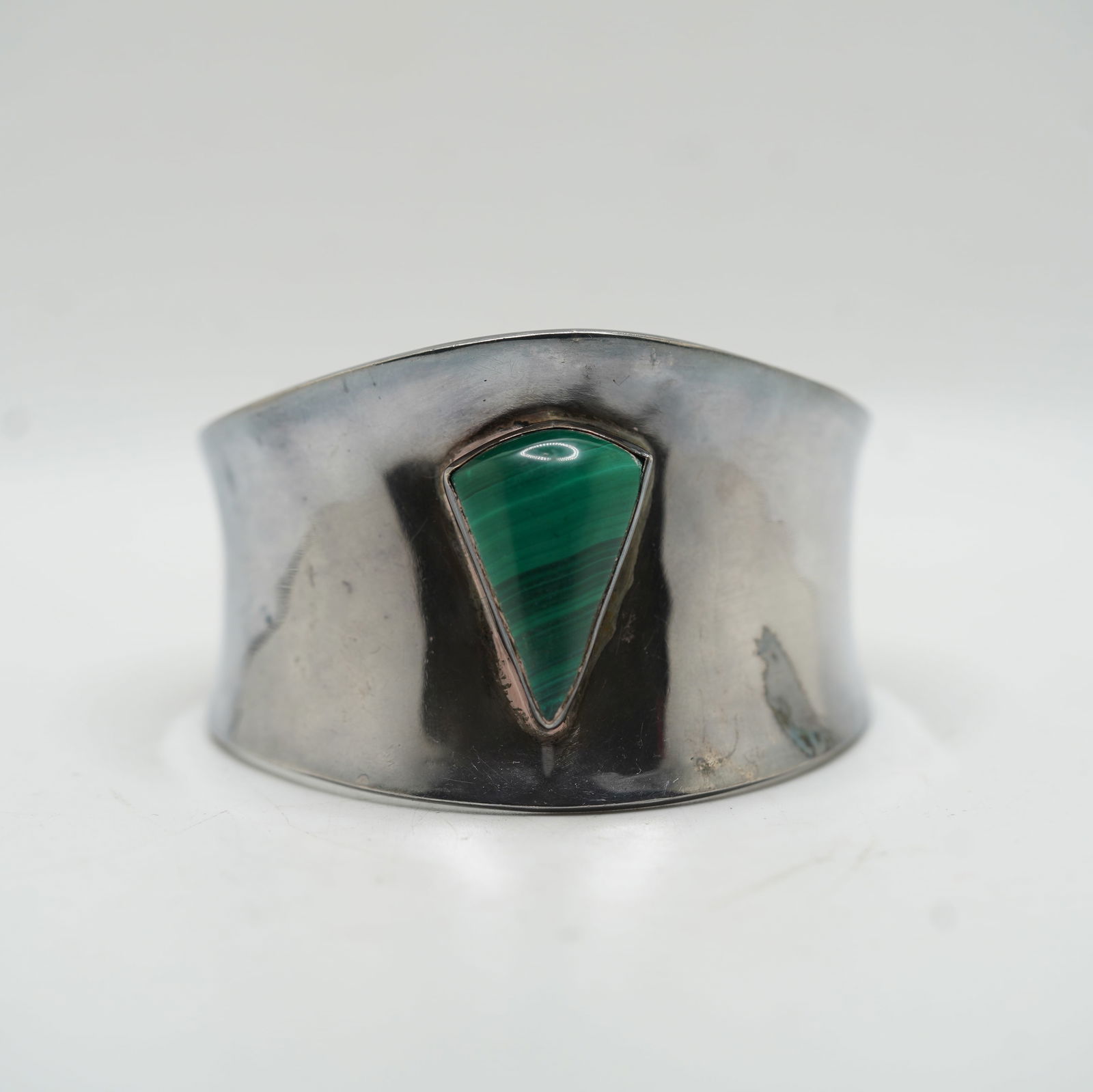 42.23 Grams M-925 Sterling Modernist Wide Cuff Bracelet w/ Triangle Malachite Stone: 2 1/2 x 2 3/4 x 2